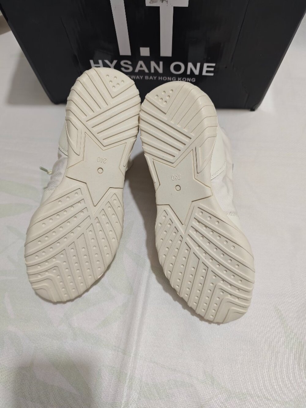 White Women New York Yankees High Top Sneakers - Picture 8 of 8